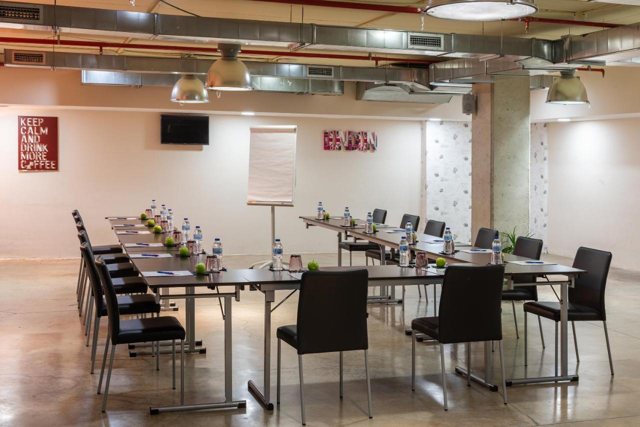 Madrid Airport Suites, Affiliated By Melia Luaran gambar