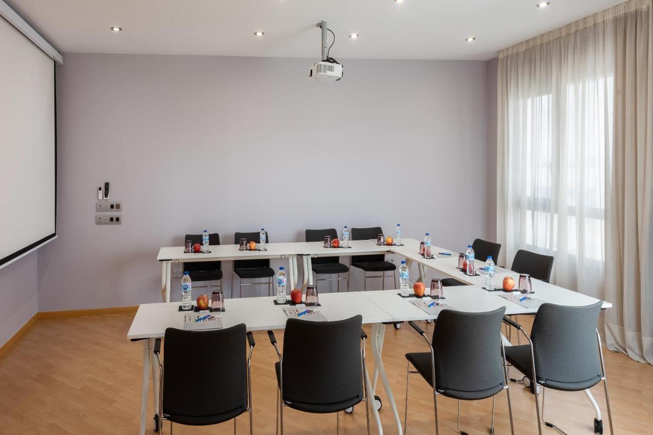 Madrid Airport Suites, Affiliated By Melia Luaran gambar