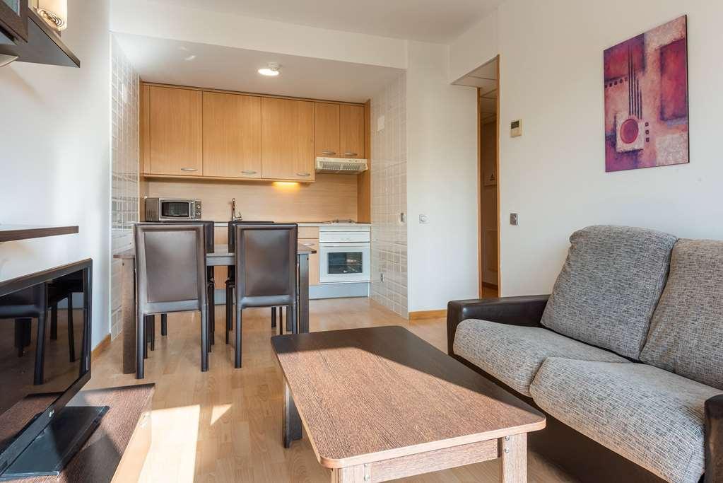 Madrid Airport Suites, Affiliated By Melia Bilik gambar